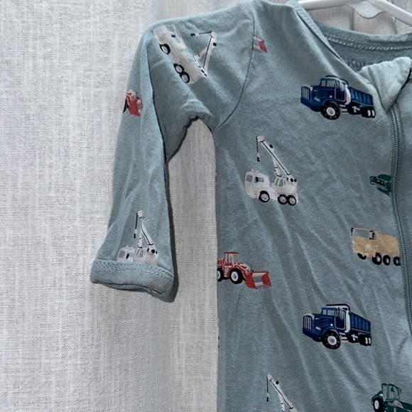 Kyte BABY Blue Footies One Piece with Vehicle Print - Picture 5 of 12